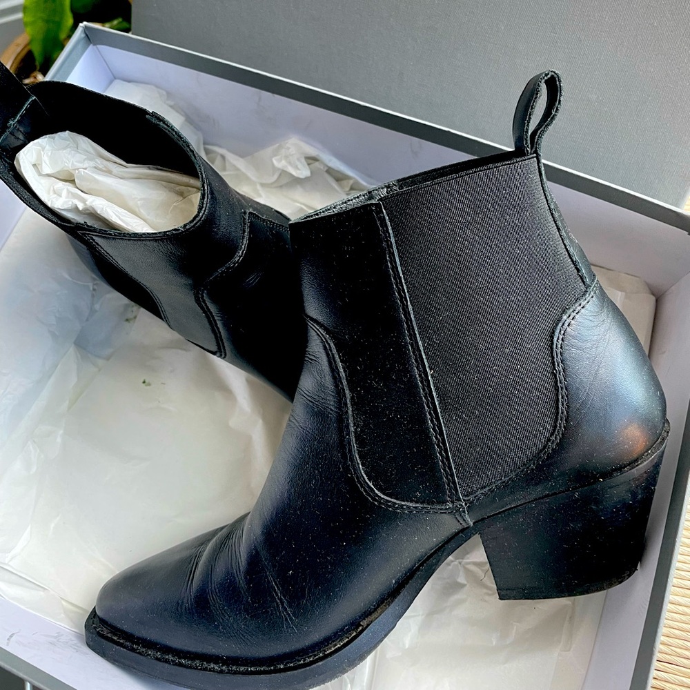 Black leather everlane boots, size 7